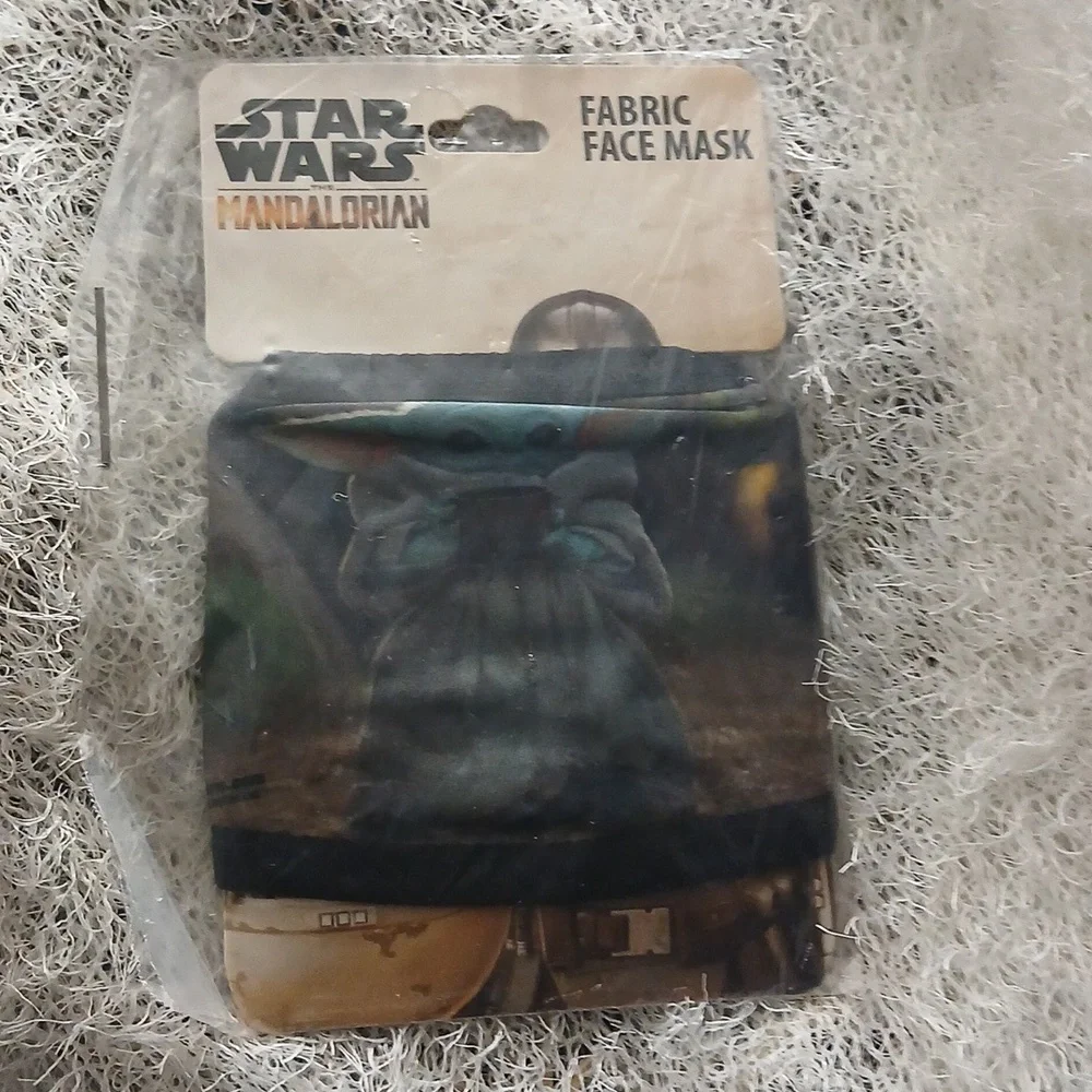 Star Wars Kids The Mandalorian Fabric Mask nwt